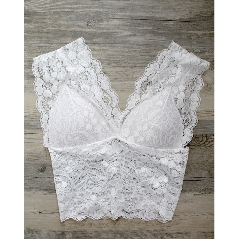 🆕 White Lace Crop Top